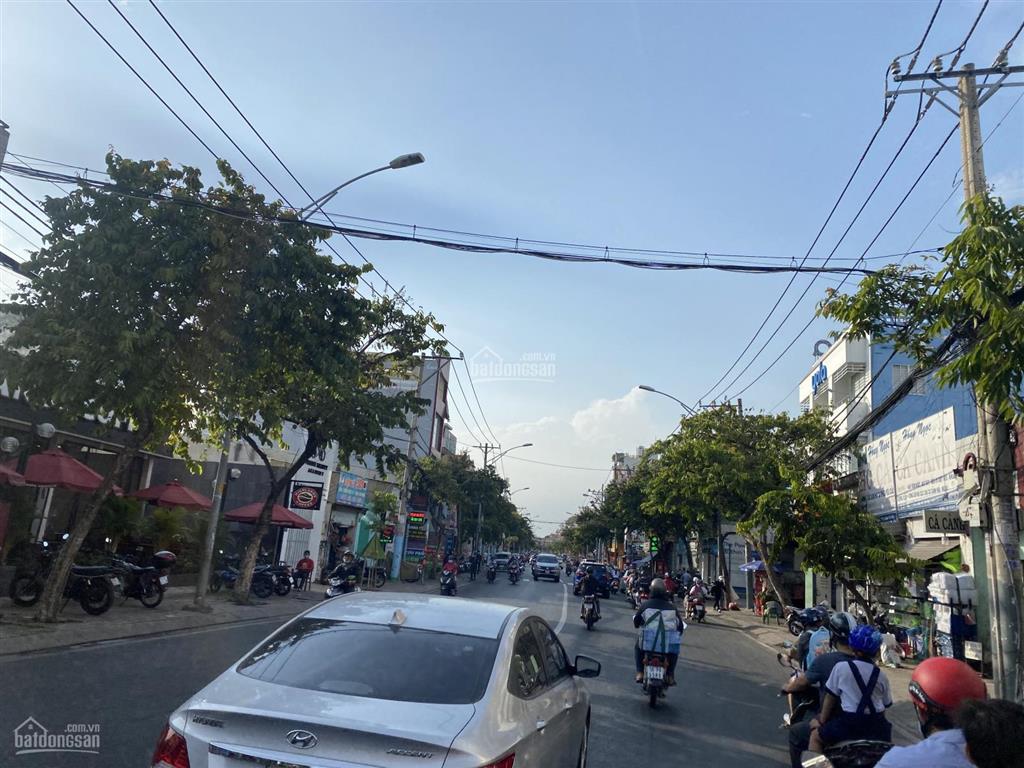 Bán mt nguyễn văn tăng ngay cổng vinhome, ngang 16m*25m=400m2, ctxd 1 hầm 7 tầng. giá bán 39 tỷ tl