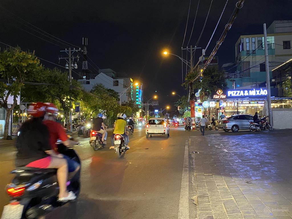 250tr/tháng. toà nhà 1 hầm 5 tầng, có thang máy, pccc. dt 15m*28m=420m². gần 1700m² sàn hoàn công.