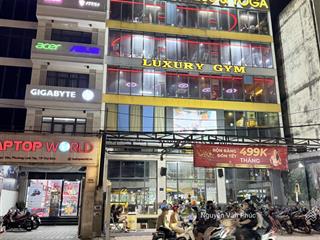 250tr/tháng. toà nhà 1 hầm 5 tầng, có thang máy, pccc. dt 15m*28m=420m². gần 1700m² sàn hoàn công.