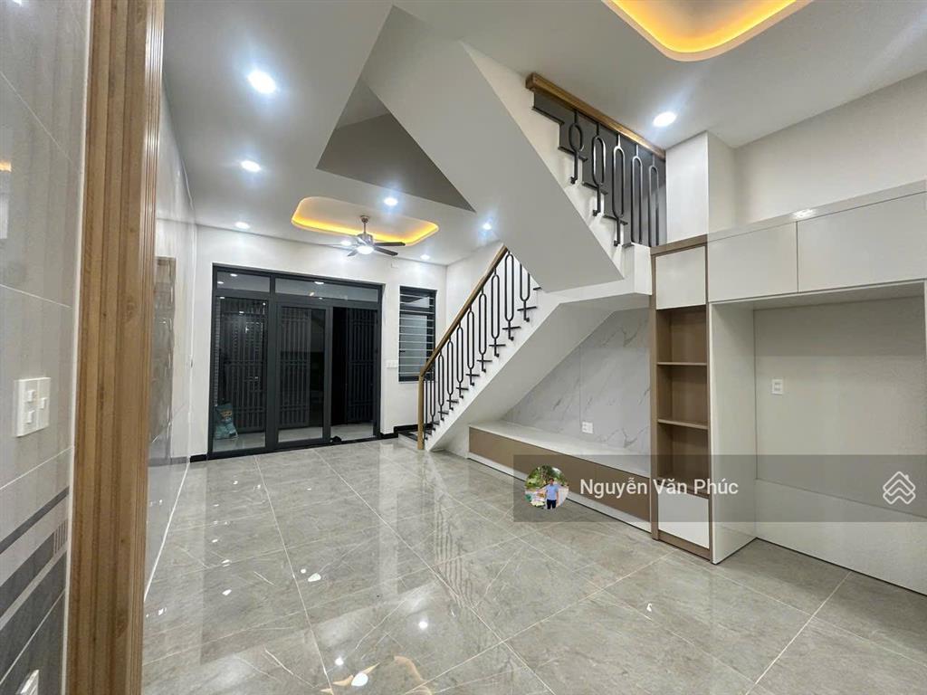 Chủ cần bán gấp nhà 4 tầng hẻm 45 trường lưu. dt 4,3m*13m=54m2 cn, sàn 150m2. giá rẻ 5,39 tỷ tl