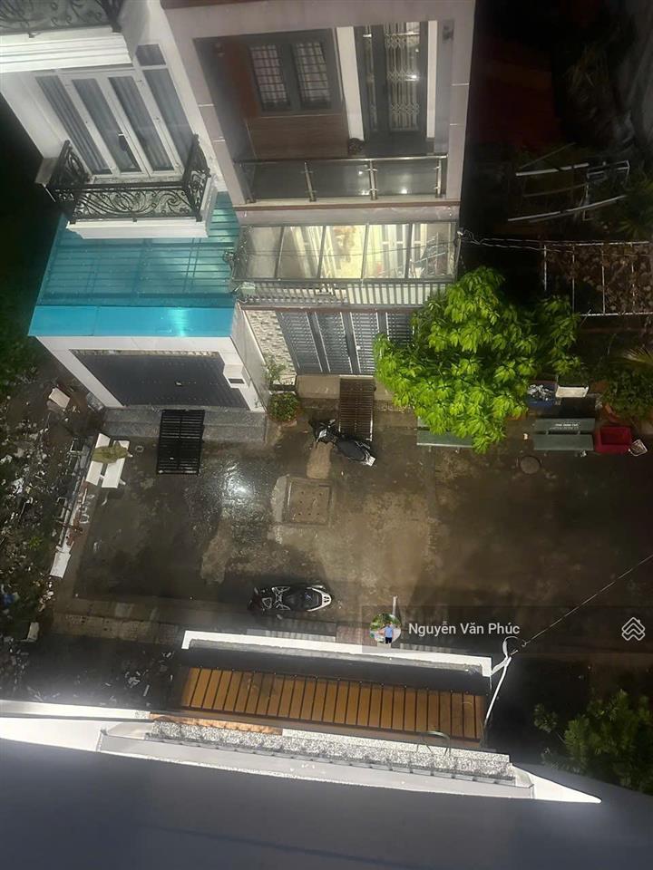 Chủ cần bán gấp nhà 4 tầng hẻm 45 trường lưu. dt 4,3m*13m=54m2 cn, sàn 150m2. giá rẻ 5,39 tỷ tl