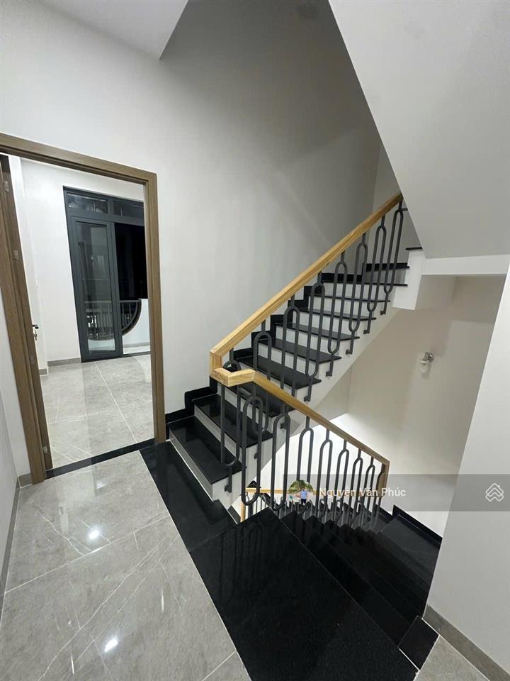 Chủ cần bán gấp nhà 4 tầng hẻm 45 trường lưu. dt 4,3m*13m=54m2 cn, sàn 150m2. giá rẻ 5,39 tỷ tl