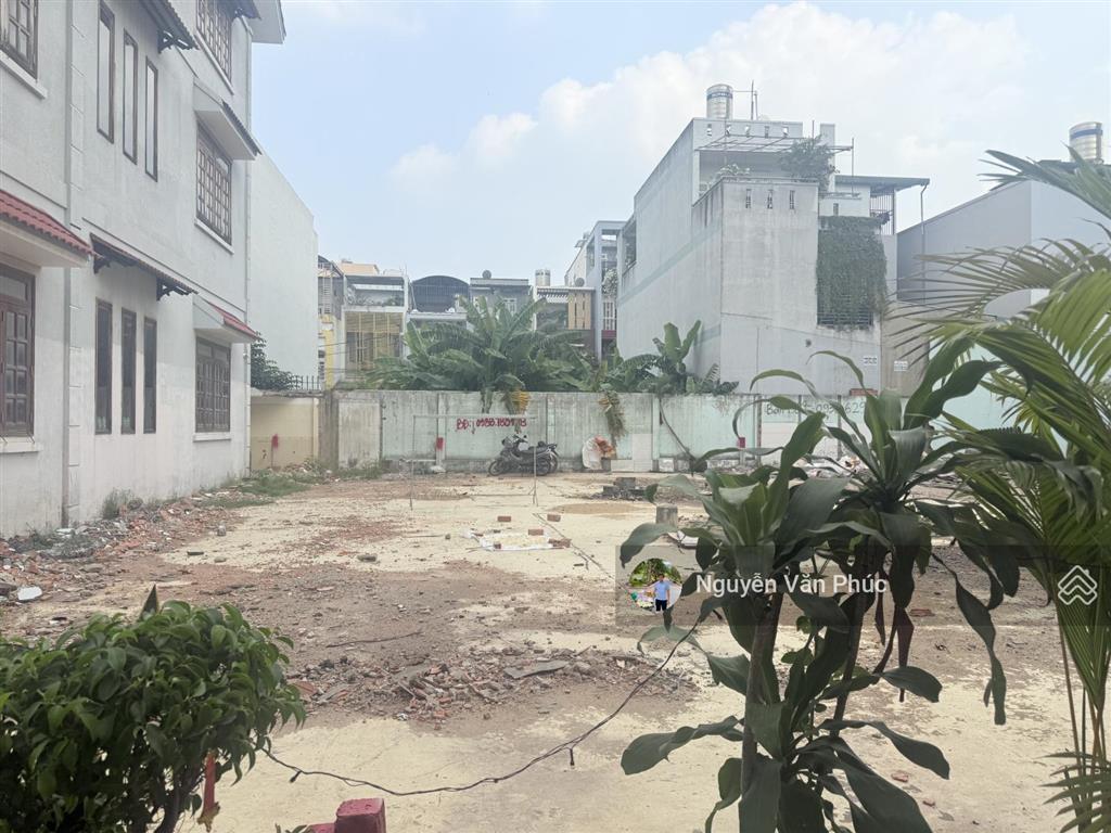 Bán 2300m2 đất mặt tiền đường 12m. ngang 25m. phù hợp làm biệt thự vườn. giá bán 36 tỷ tl