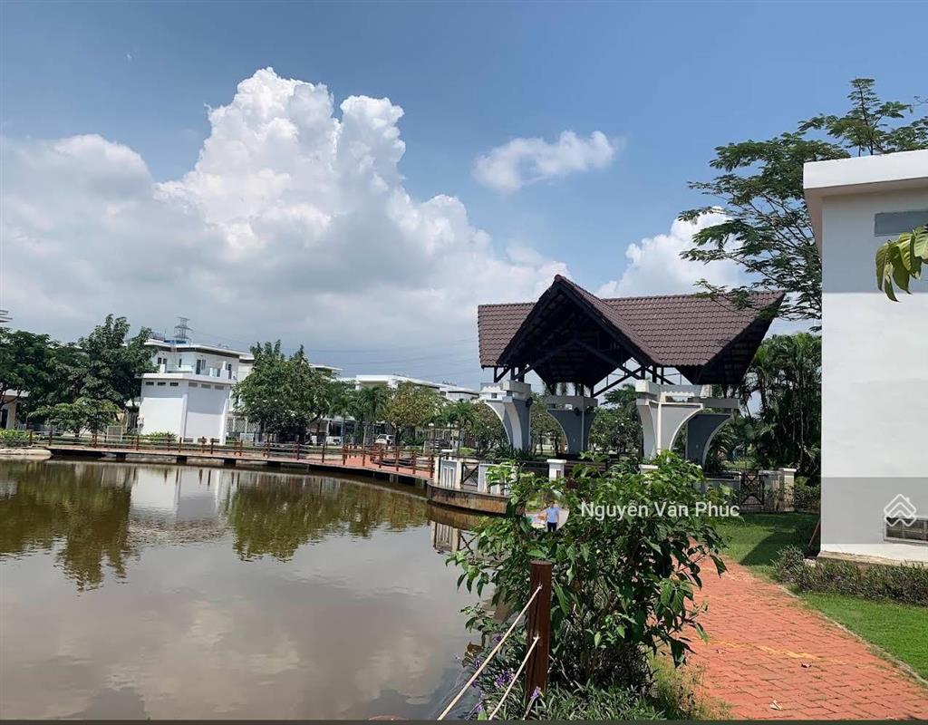 Cần bán gấp nhà phố melosa garden, khang điền. dt 5m*21m=105m2, kc 3 tầng thô. giá bán 9.9 tỷ tl