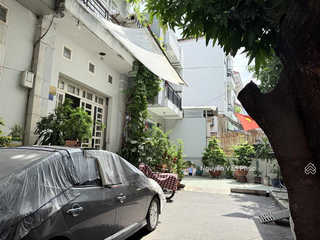 Nhà 2 tầng hxh 6m đường tô ngọc vân, ngay chợ thủ đức. dt 8m*8m=60m2 vuông vức. giá bán 6.9 tỷ tl