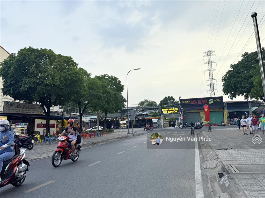 Bán gấp mt ngô quyền, hiệp phú, ngay đường sách 40m. dt 4m*20m=80m2. giá tốt chỉ 9,9 tỷ tl