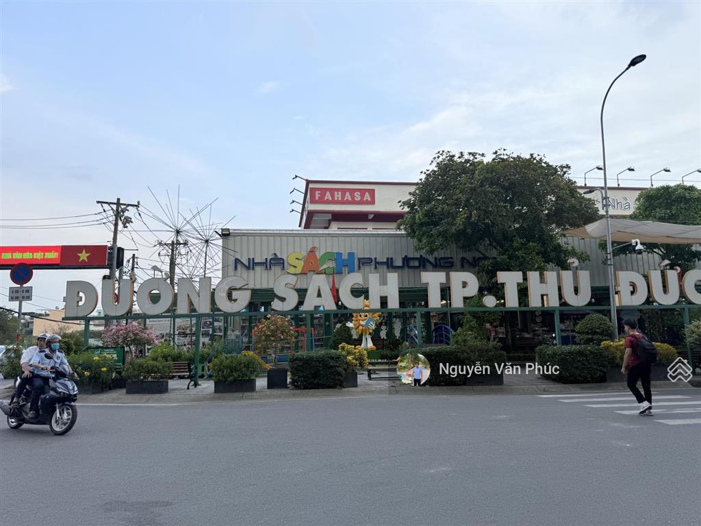 Bán gấp mt ngô quyền, hiệp phú, ngay đường sách 40m. dt 4m*20m=80m2. giá tốt chỉ 9,9 tỷ tl