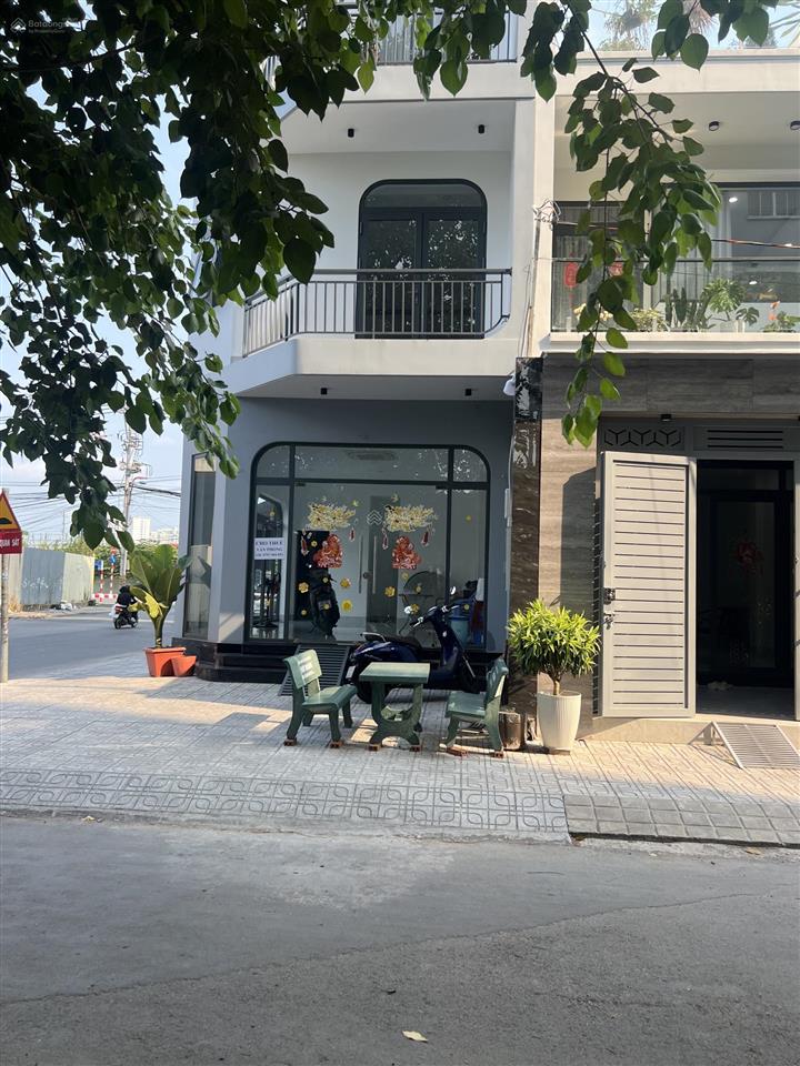 Bán đất vị trí đắc địa 2 mặt tiền đồng văn cống liền kề căn hộ cbd xd 4 tầng giá 200tr/m2