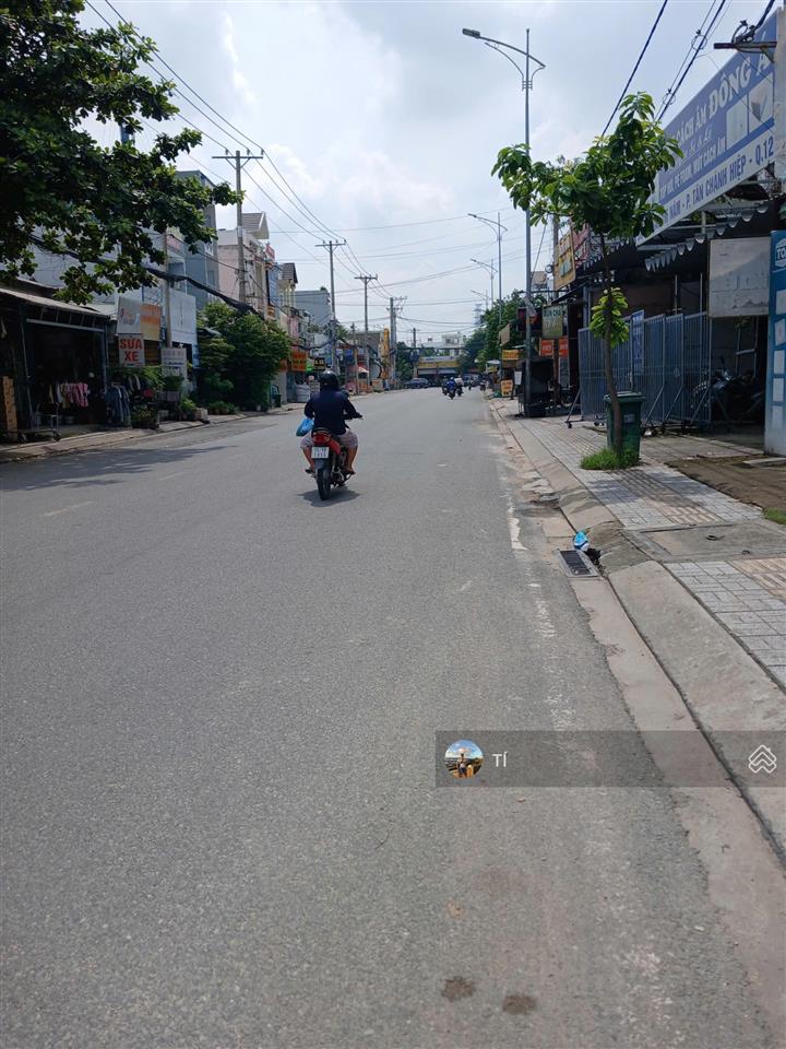 Mặt tiền tân chánh hiệp gần sát bệnh viên q12 dt 5x27 giá bán 12 tỷ nhà c4