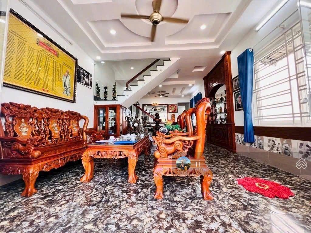 Biệt thự mini tân thới hiệp 21 sát bệnh viện q12 dt 7x25 sát mt tth21 giá 13.5 tỷ đường 30m