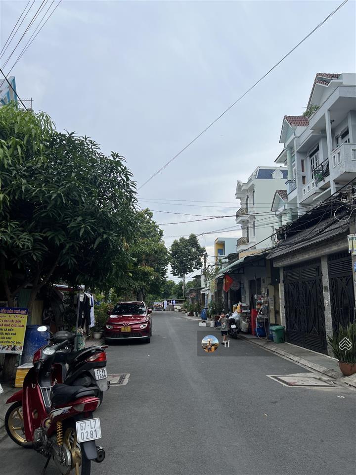 Thu nhập khung 35tr tô ký dt 6x24m trệt 1 lầu giá 9,3 tỷ ngay đh giao thông sát tô ký dh lao động