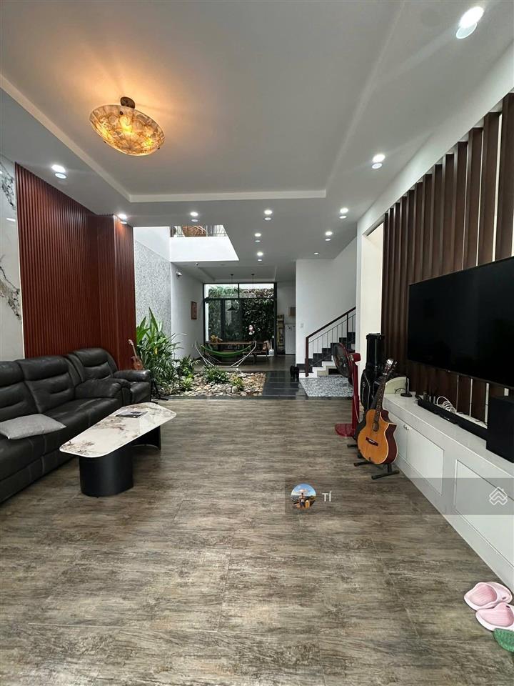 Biệt thự vườn lài nối dài dt 8x20m, trệt 2 lầu hxh 6m gần dh nguyễn tất thành giá 12.5 tỷ gần chợ