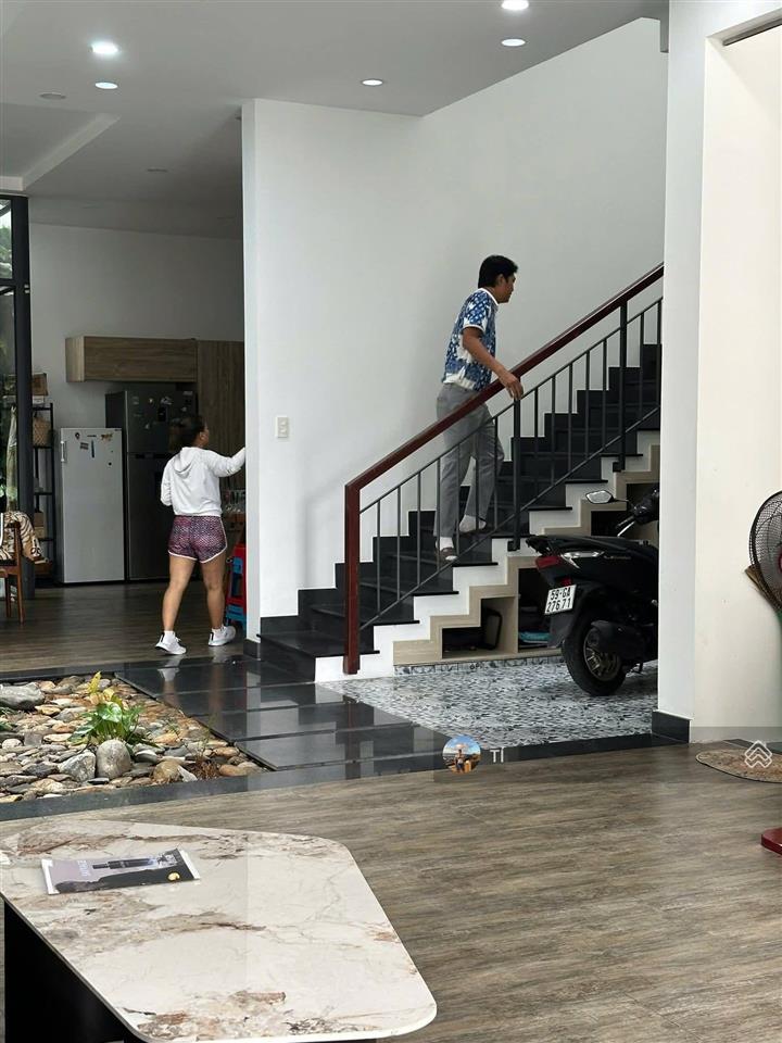 Biệt thự vườn lài nối dài dt 8x20m, trệt 2 lầu hxh 6m gần dh nguyễn tất thành giá 12.5 tỷ gần chợ