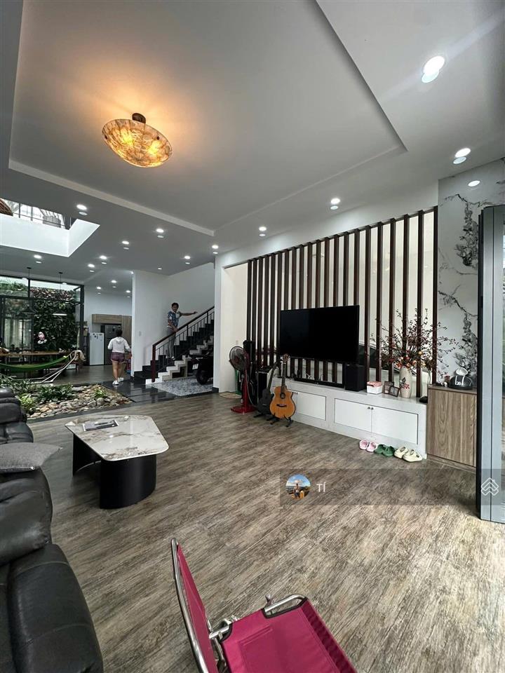 Biệt thự vườn lài nối dài dt 8x20m, trệt 2 lầu hxh 6m gần dh nguyễn tất thành giá 12.5 tỷ gần chợ
