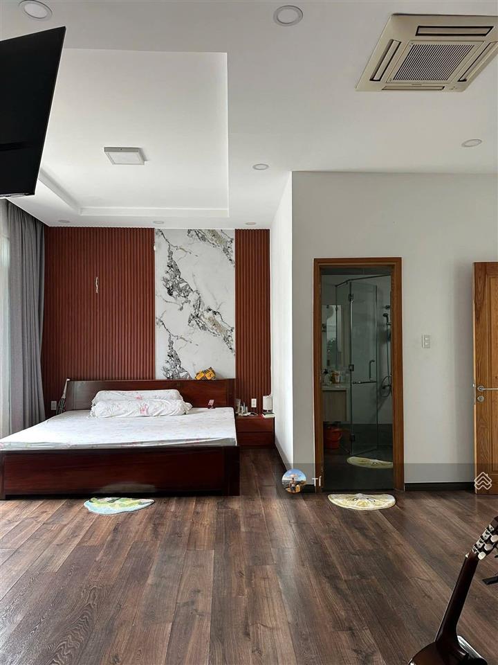 Biệt thự vườn lài nối dài dt 8x20m, trệt 2 lầu hxh 6m gần dh nguyễn tất thành giá 12.5 tỷ gần chợ