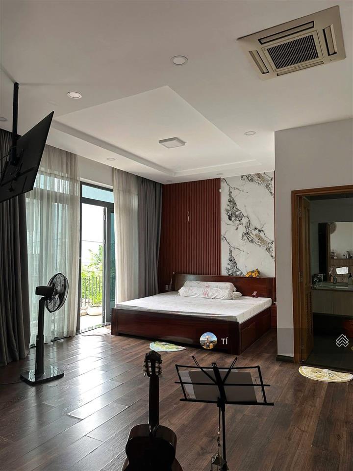 Biệt thự vườn lài nối dài dt 8x20m, trệt 2 lầu hxh 6m gần dh nguyễn tất thành giá 12.5 tỷ gần chợ