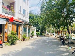 Cần tiền trước tết nên cần bán gấp lô đất 100m2 quận 9, chỉ 4,7tỷ cam kết giá tốt nhất khu