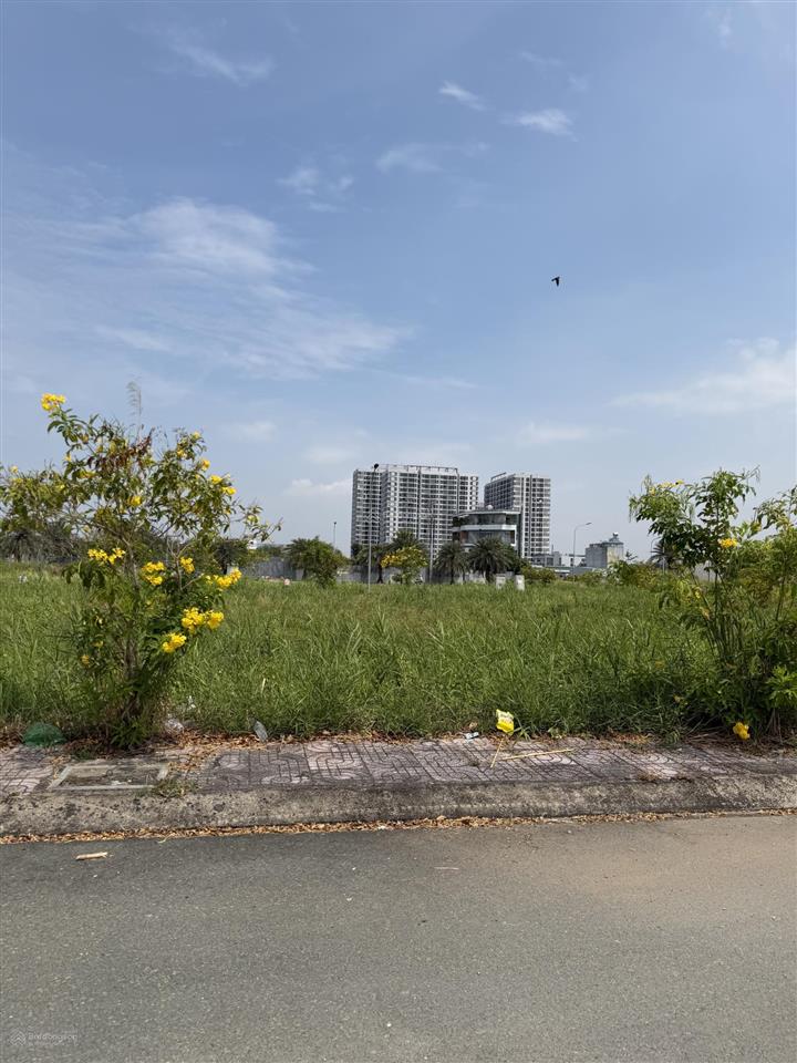 Bán lô đất 81,7m2 giá hạt dẻ ở centana trường lưu, phường long trường, quận 9 cũ.