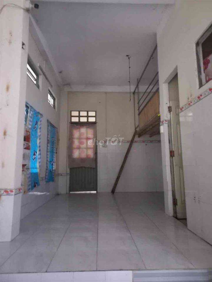 cho thuê phòng lầu 1 diện tích 25 m2 có vệ sinh riêng và gác gỗ