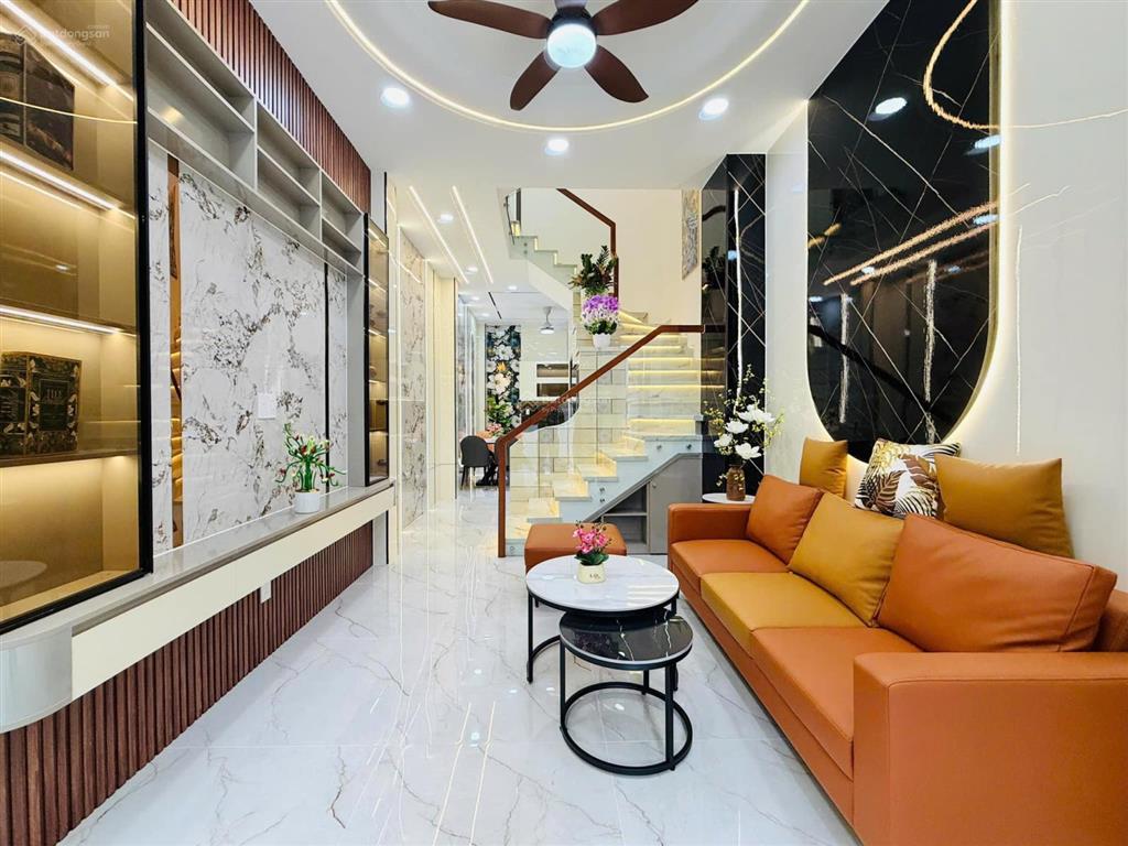 Bán nhà tân bình  ngộp chỉ 5 tỷ **  đúc 2 lầu 3 ph  gần nhà ga t3