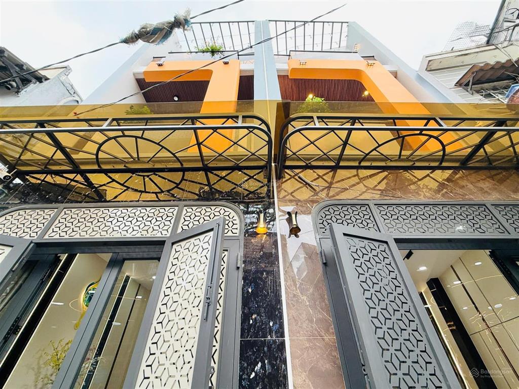 Bán nhà tân bình  ngộp chỉ 5 tỷ **  đúc 2 lầu 3 ph  gần nhà ga t3