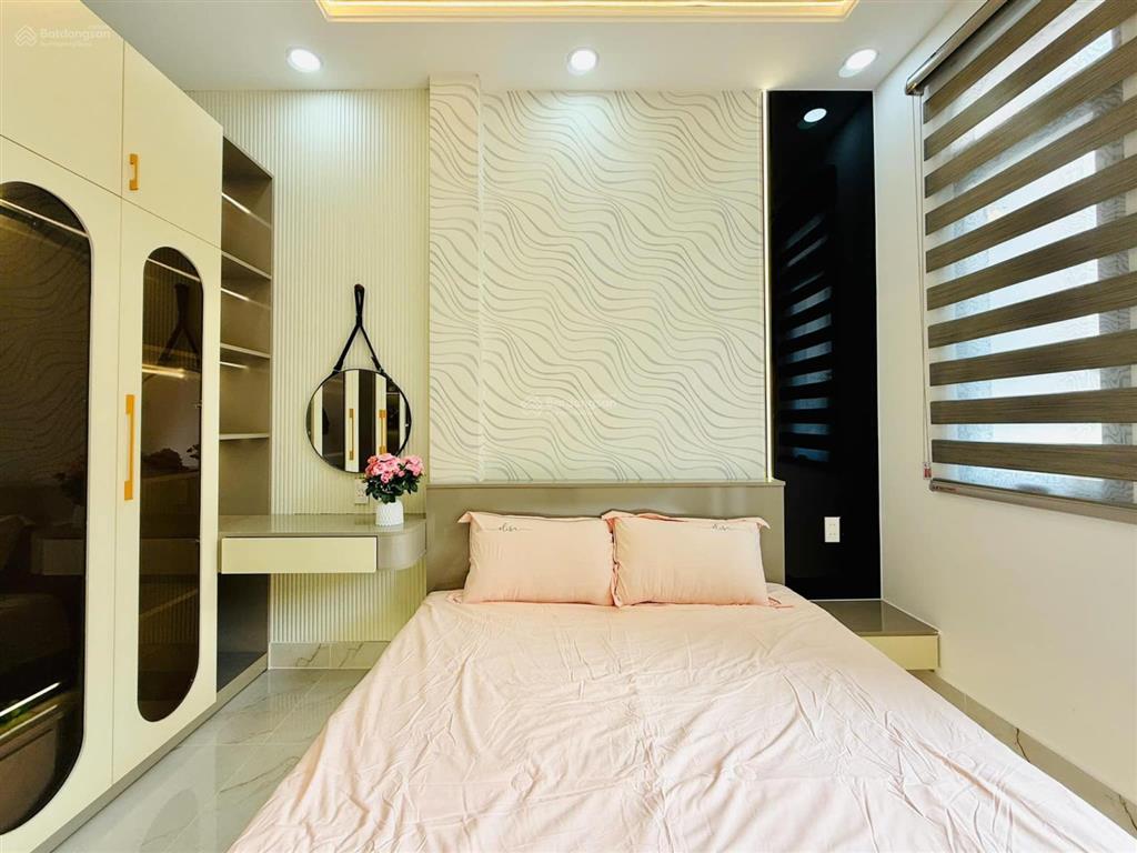 Bán nhà tân bình  ngộp chỉ 5 tỷ **  đúc 2 lầu 3 ph  gần nhà ga t3