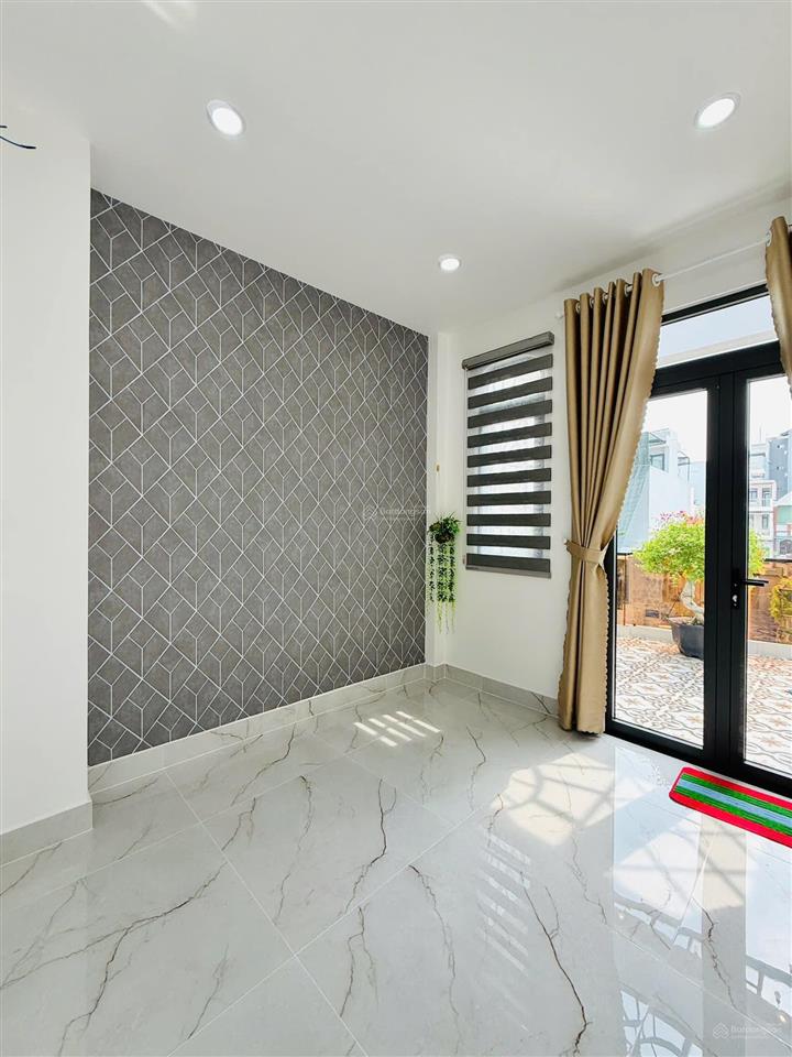 Bán nhà tân bình  ngộp chỉ 5 tỷ **  đúc 2 lầu 3 ph  gần nhà ga t3