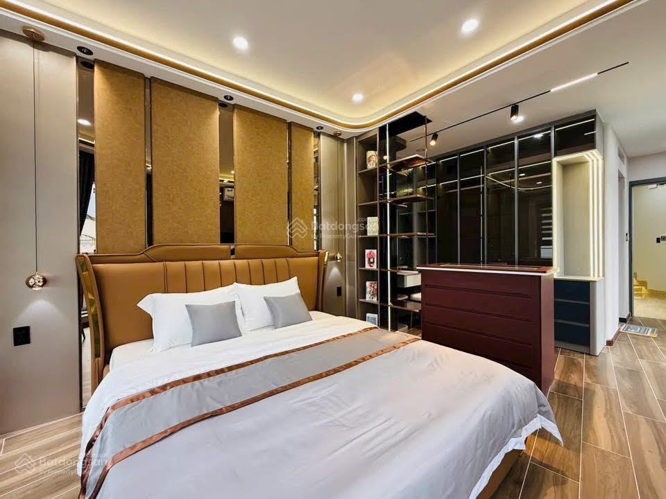 Ngộp oxy giảm 3 tỷ  nhà 7m x 15m 4 lầu thang máy  góc 2 mặt tiền 6m phan huy ích