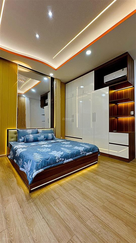 Ngộp ngán hàng xả lỗ nhà 4m x 18m giá 7 tỷ phạm văn bạch