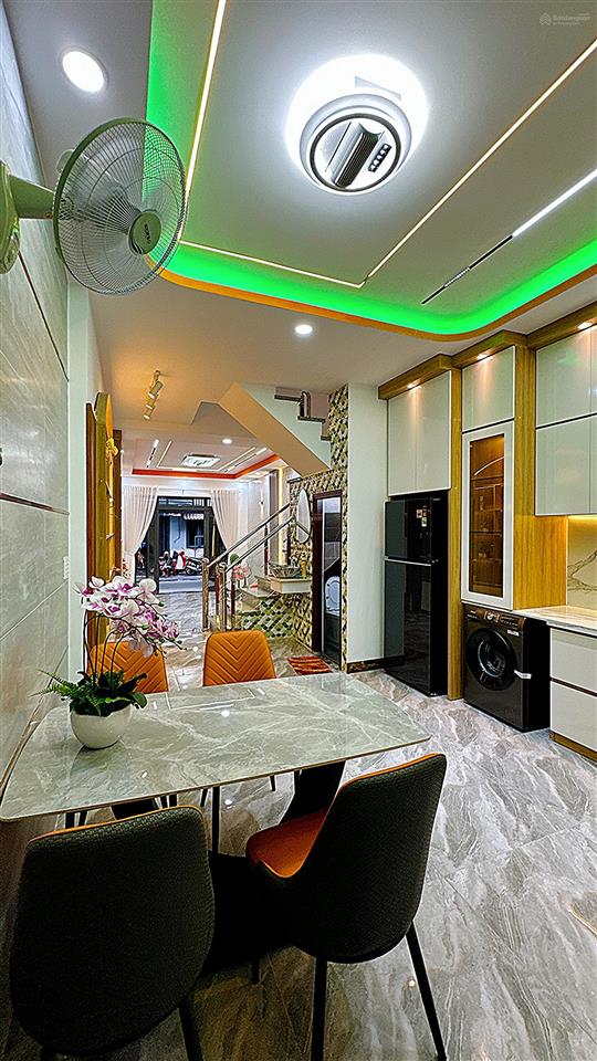 Ngộp ngán hàng xả lỗ nhà 4m x 18m giá 7 tỷ phạm văn bạch