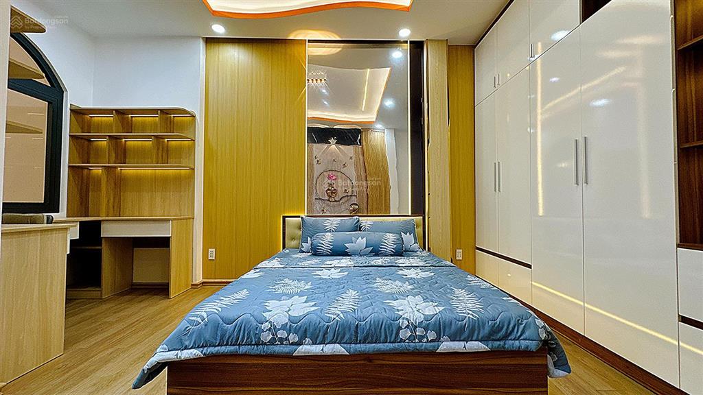 Ngộp ngán hàng xả lỗ nhà 4m x 18m giá 7 tỷ phạm văn bạch