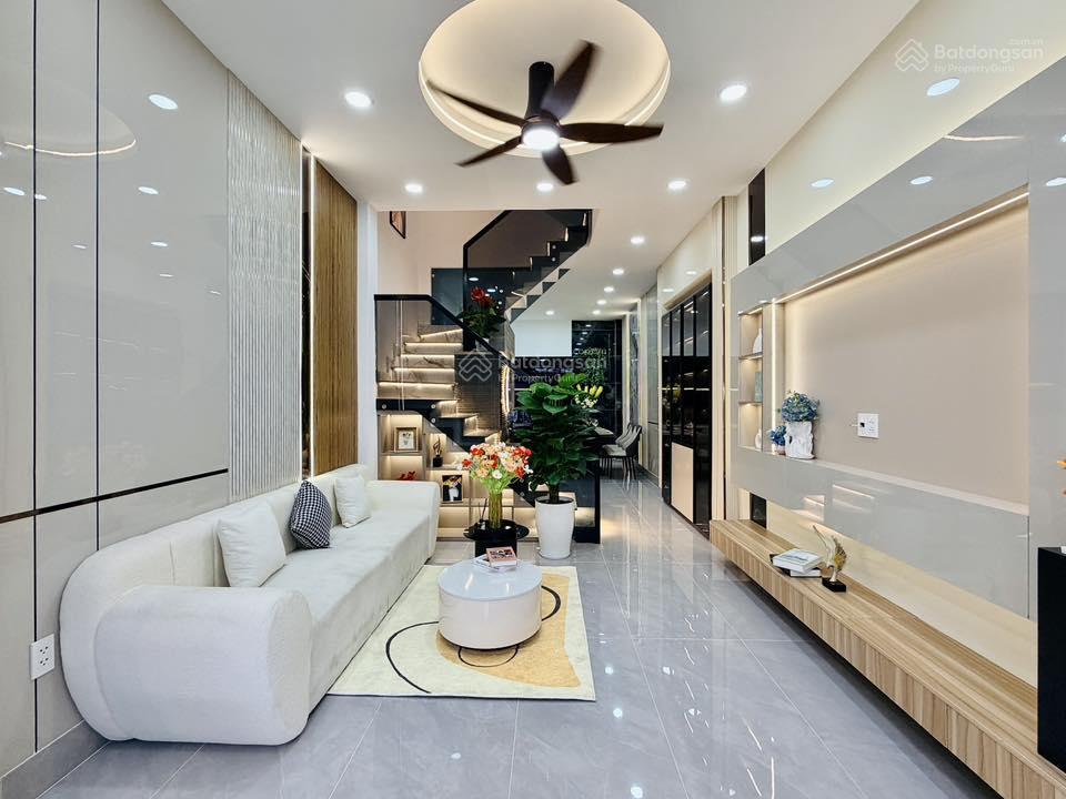 Nhà 4m x 12m đường thông 6m buôn bán