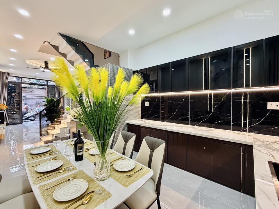 Nhà 4m x 12m đường thông 6m buôn bán
