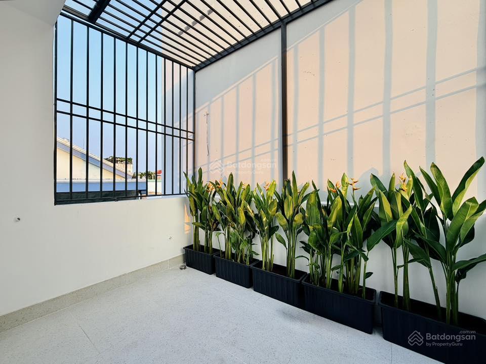 Nhà 4m x 12m đường thông 6m buôn bán
