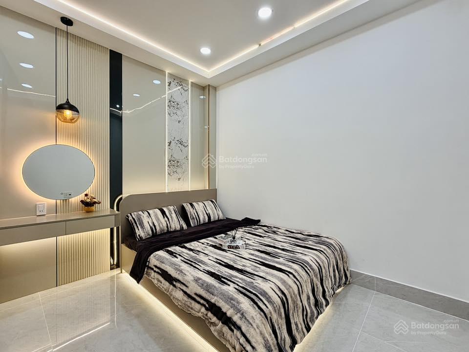 Nhà 4m x 12m đường thông 6m buôn bán