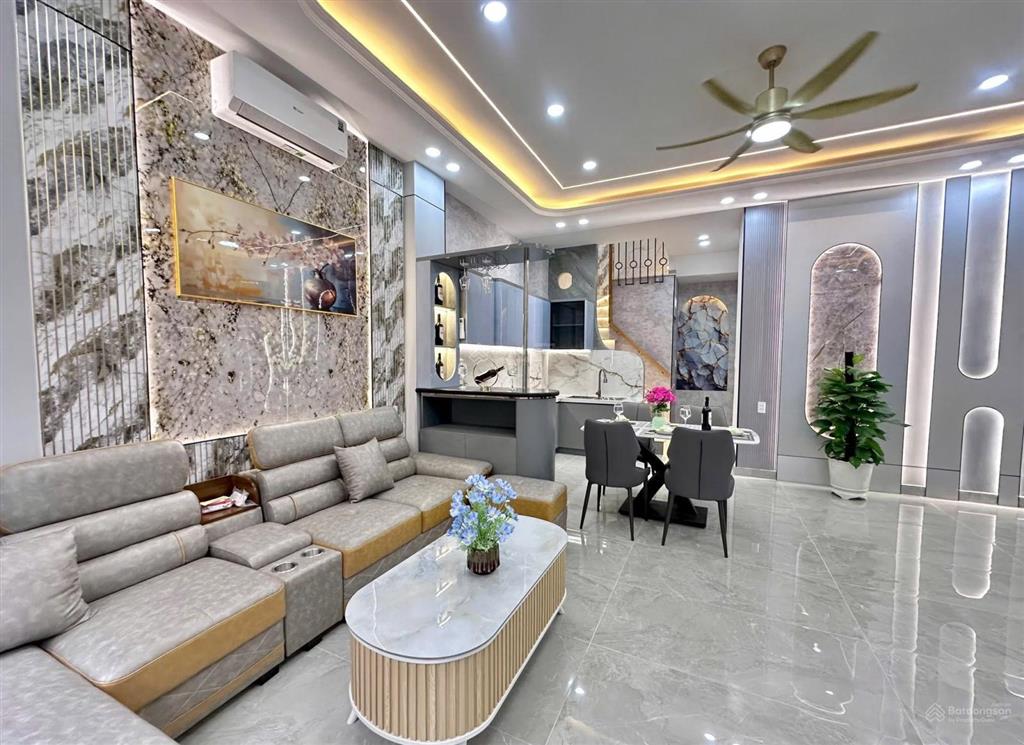 Ngộp nợ giảm 1 tỷ nhà 6mx11m 3 lầu  đặc biệt phòng ngủ dưới trệt