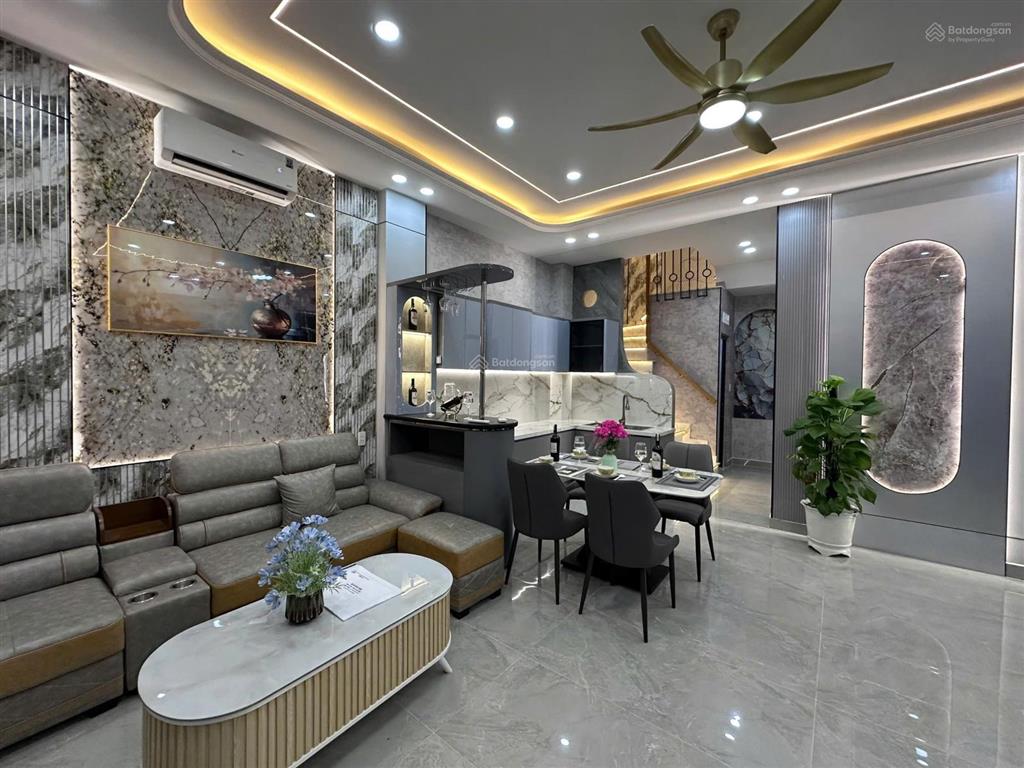 Ngộp nợ giảm 1 tỷ nhà 6mx11m 3 lầu  đặc biệt phòng ngủ dưới trệt
