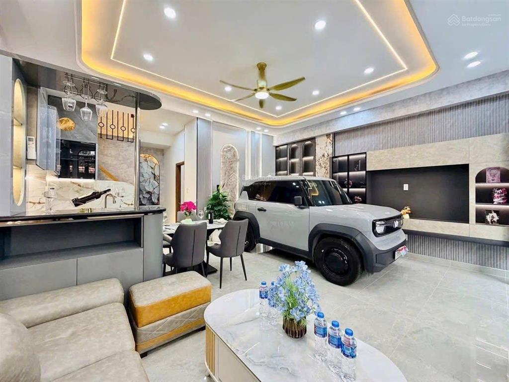 Ngộp nợ giảm 1 tỷ nhà 6mx11m 3 lầu  đặc biệt phòng ngủ dưới trệt