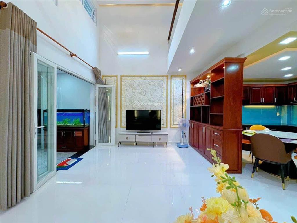 Cho thuê nhà nguyên căn 6mx9m lững 3 lầu hxh thông phan huy ích