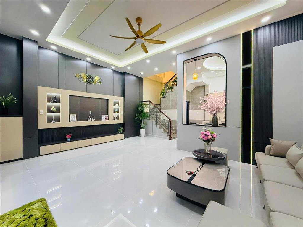 Nhà tân bình  6.5m x 9m gần nhà ga t3  sân bay tân sơn nhất.