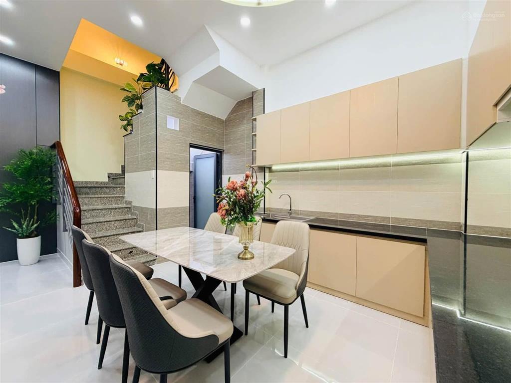 Nhà tân bình  6.5m x 9m gần nhà ga t3  sân bay tân sơn nhất.