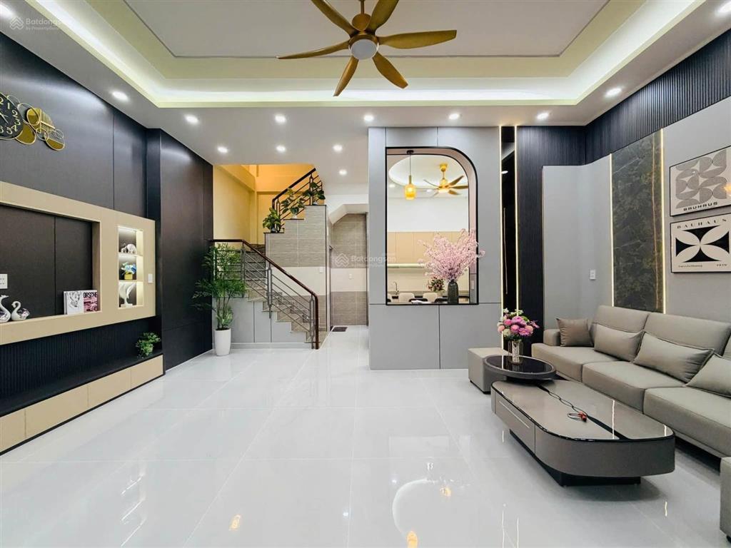 Nhà tân bình  6.5m x 9m gần nhà ga t3  sân bay tân sơn nhất.