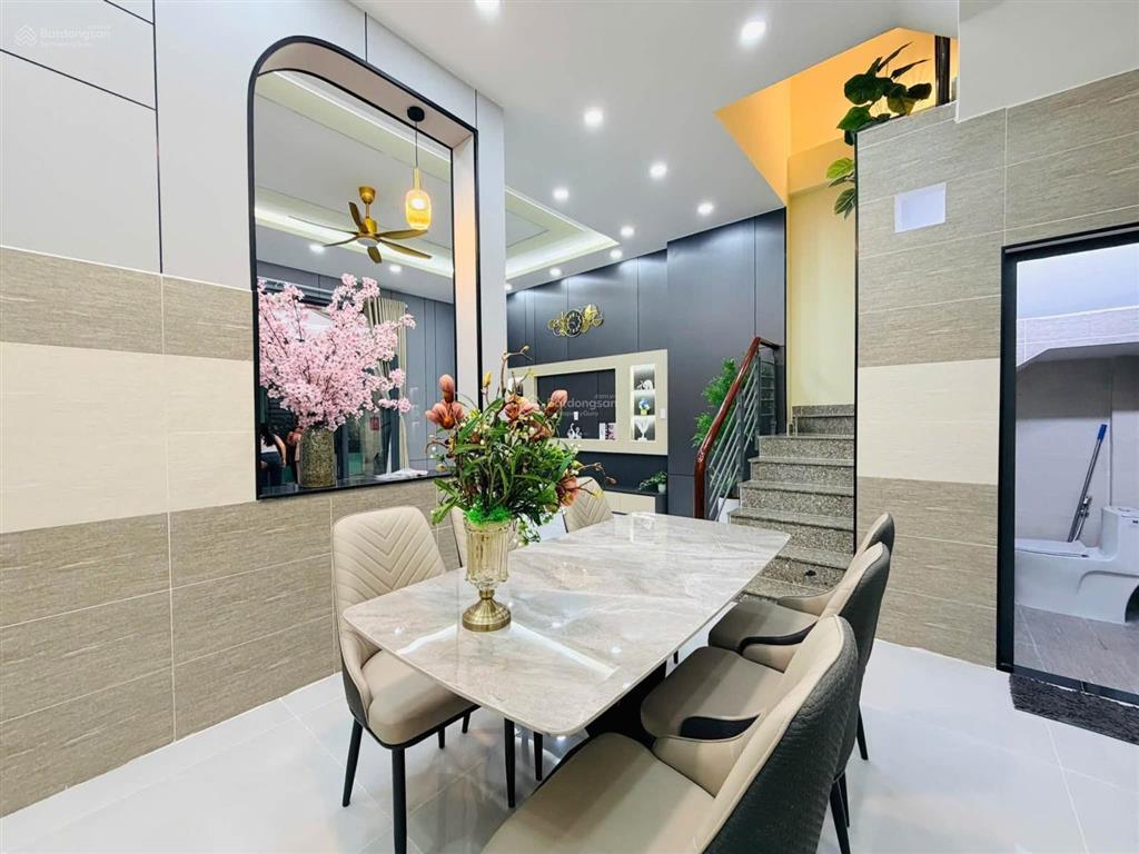 Nhà tân bình  6.5m x 9m gần nhà ga t3  sân bay tân sơn nhất.