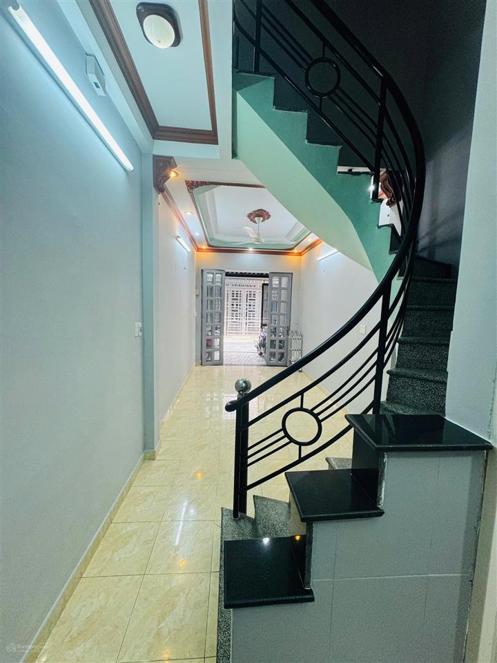 Chính chủ bán nhà đẹp 39/26 đường nguyễn hồng đào  1 trệt 3 lầu, có sân thượng  giá 7.68 tỷ, chốt