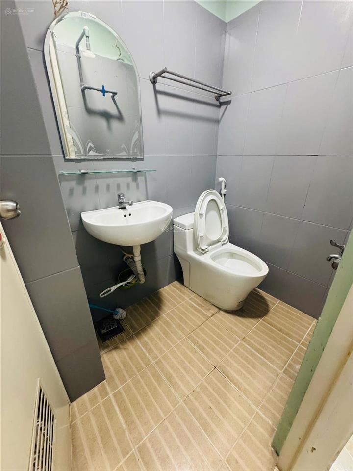 Chính chủ bán nhà đẹp 39/26 đường nguyễn hồng đào  1 trệt 3 lầu, có sân thượng  giá 7.68 tỷ, chốt