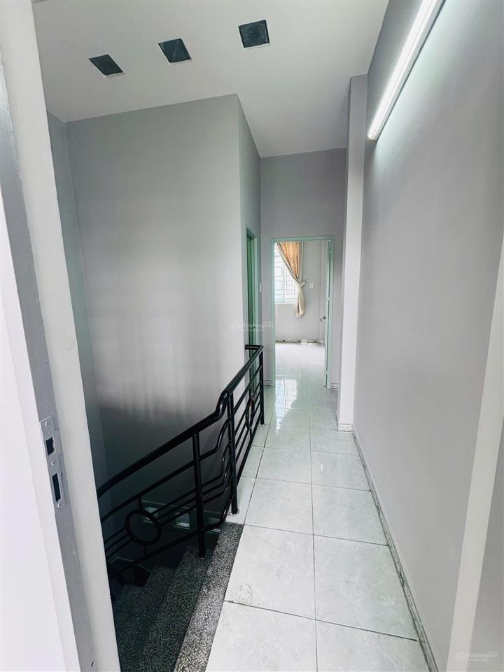 Chính chủ bán nhà đẹp 39/26 đường nguyễn hồng đào  1 trệt 3 lầu, có sân thượng  giá 7.68 tỷ, chốt