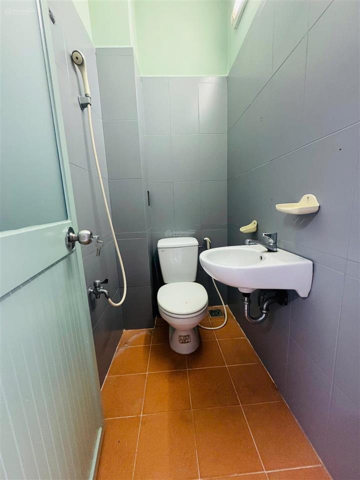 Chính chủ bán nhà đẹp 39/26 đường nguyễn hồng đào  1 trệt 3 lầu, có sân thượng  giá 7.68 tỷ, chốt
