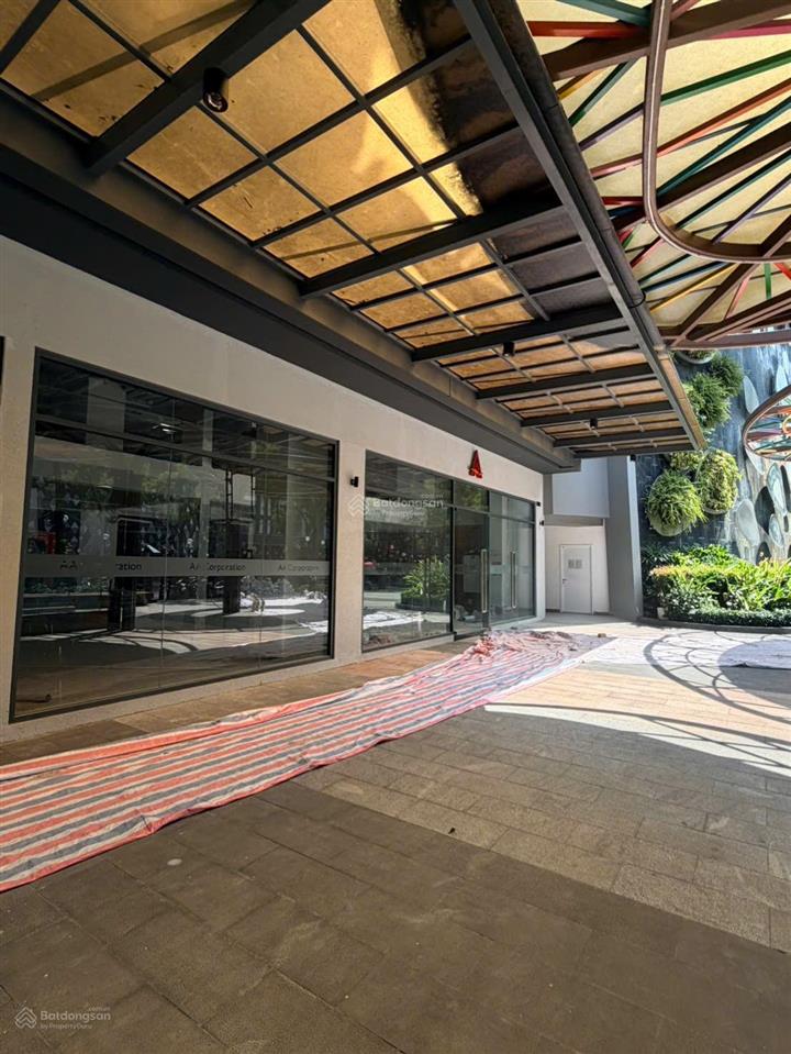 Chính chủ cho thuê shophouse ngay trung tâm s2.0.15  703m2 dt lớn nhất celadon city giá 180 triệu,