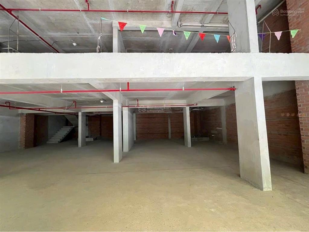 Chính chủ cho thuê shophouse ngay trung tâm s2.0.15  703m² dt lớn nhất celadon city giá 180 triệu