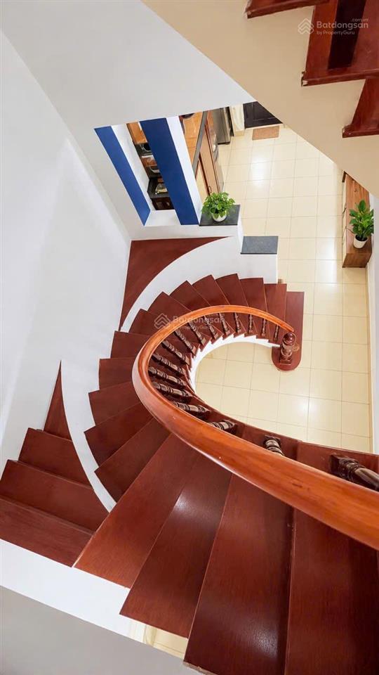 Mặt tiền hẻm kinh doanh tốt 51m2 đất, 3 tầng giá 5,89 tỷ